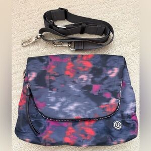 Lululemon Party Om Bag Simple Blooms Regal Plum Multi/Naval Blue